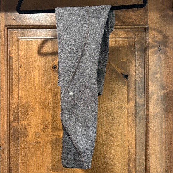 lululemon heathered gray zip-pocket leggings - Picture 6 of 8